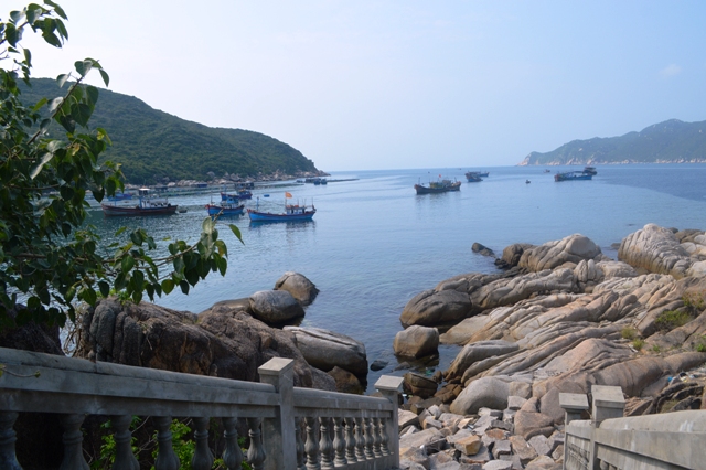 Thăm Chùa Đại Hải trên đảo Bãi Giếng (Khải Lương- Vạn Thạnh) mùa Phật đản 2017