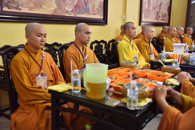 QUỸ DẠO PHẬT NGÀY NAY CÚNG DƯỜNG TRƯỜNG HẠ CHÙA ẤN QUANG