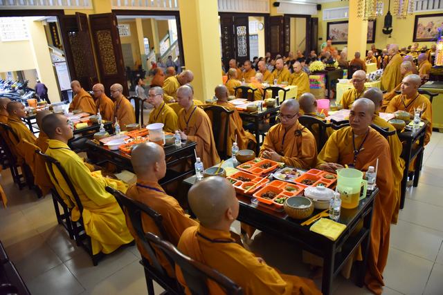 QUỸ DẠO PHẬT NGÀY NAY CÚNG DƯỜNG TRƯỜNG HẠ CHÙA ẤN QUANG