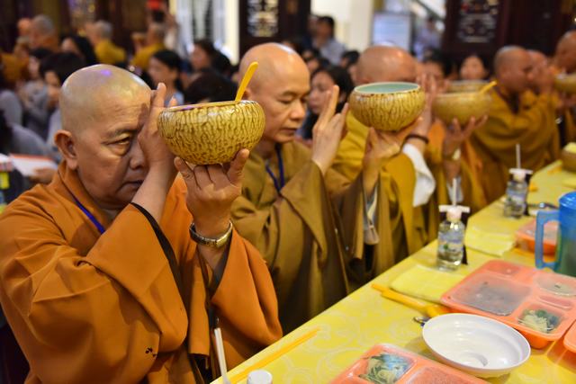 QUỸ DẠO PHẬT NGÀY NAY CÚNG DƯỜNG TRƯỜNG HẠ CHÙA ẤN QUANG