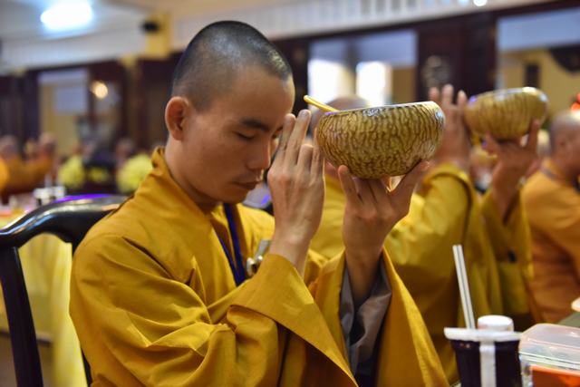 QUỸ DẠO PHẬT NGÀY NAY CÚNG DƯỜNG TRƯỜNG HẠ CHÙA ẤN QUANG