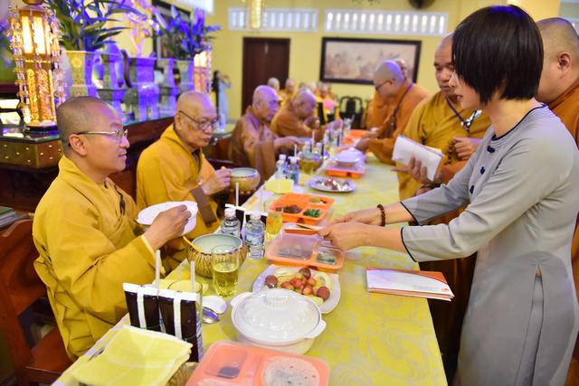 QUỸ DẠO PHẬT NGÀY NAY CÚNG DƯỜNG TRƯỜNG HẠ CHÙA ẤN QUANG