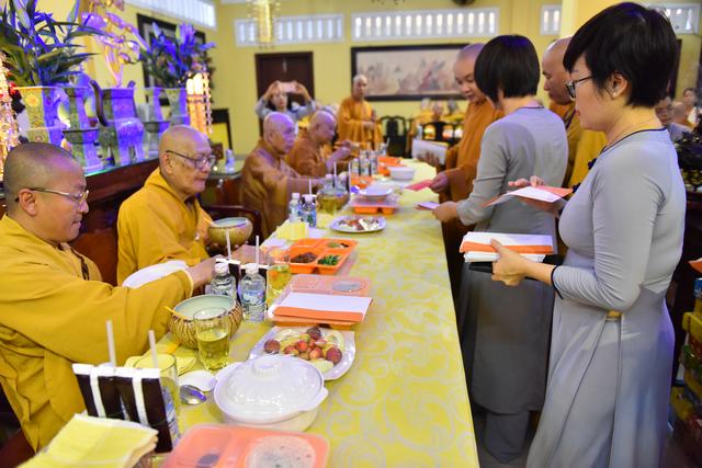 QUỸ DẠO PHẬT NGÀY NAY CÚNG DƯỜNG TRƯỜNG HẠ CHÙA ẤN QUANG