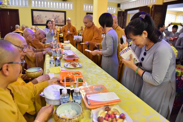 QUỸ DẠO PHẬT NGÀY NAY CÚNG DƯỜNG TRƯỜNG HẠ CHÙA ẤN QUANG