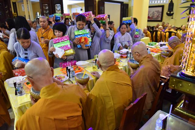 QUỸ DẠO PHẬT NGÀY NAY CÚNG DƯỜNG TRƯỜNG HẠ CHÙA ẤN QUANG