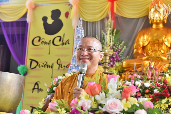 Tổng kết chương trình Lễ Vu Lan và “Trao Tặng Yêu Thương” cho 400 hộ khó khăn và 300 học sinh hiếu học tại Hà Tĩnh (C114)