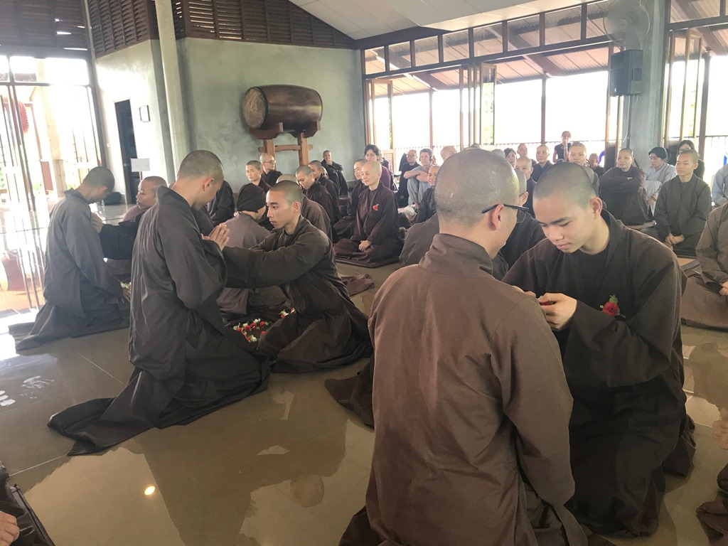 Thái Lan: Làng Mai tổ chức Lễ bông hồng cài áo