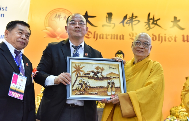 TT. Thích Nhật Từ nhận giải thưởng Nhà cải cách Phật giáo Toàn cầu 2017