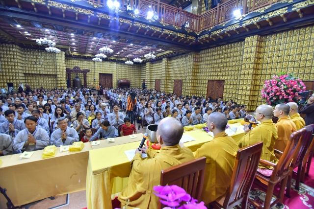 Chùa Giác Ngộ: Trên 600 người dự lễ Quy Y Tam Bảo rằm tháng 7 - 2017