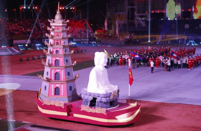 Nhớ Sea Games 26- 2011 Với Hình Ảnh Đức Phật Và Tháp Phước Duyên Chùa Thiên Mụ Của Đoàn Thể Thao Việt Nam