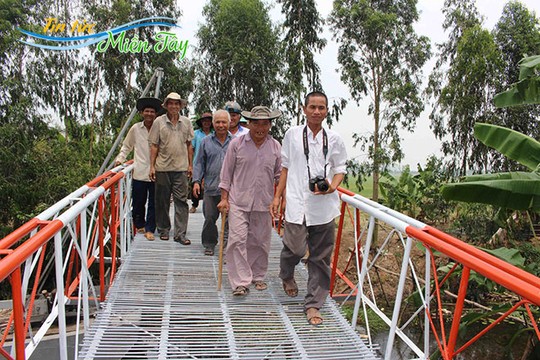 Báo cáo khoa học định tính về ‘Kỹ sư chân đất’ xây cầu tình nghĩa