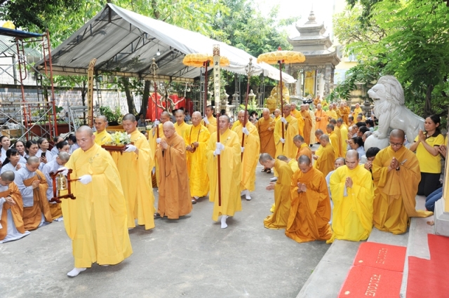 Lễ nhập kim quan cố HT.Thích Quang Đạo
