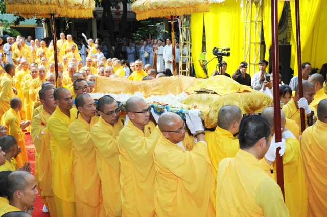 Lễ nhập kim quan cố HT.Thích Quang Đạo