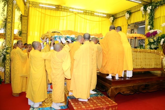 Lễ nhập kim quan cố HT.Thích Quang Đạo