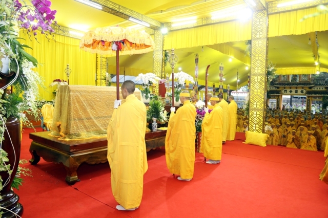 Lễ nhập kim quan cố HT.Thích Quang Đạo