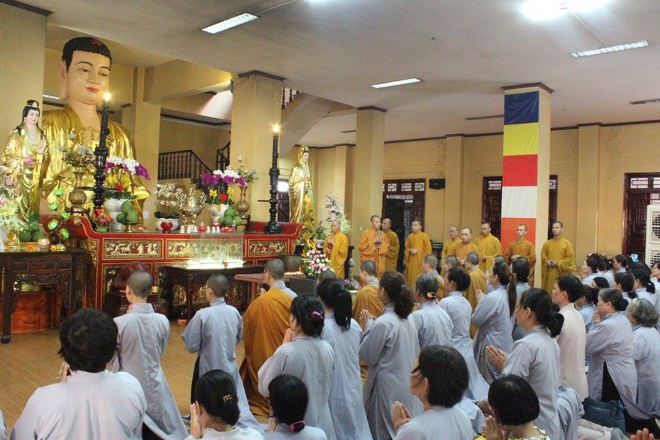 Quan Âm Tu Viện cúng dường các trường hạ