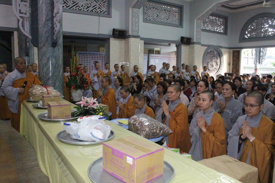 Quan Âm Tu Viện cúng dường các trường hạ