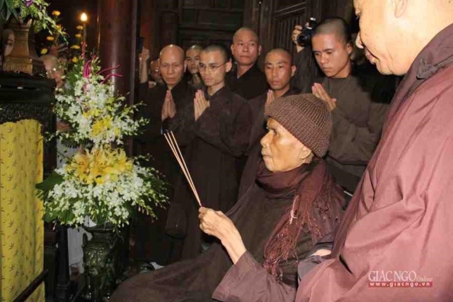 Thiền sư Nhất Hạnh về lưu trú tại tổ đình Từ Hiếu, cố đô Huế