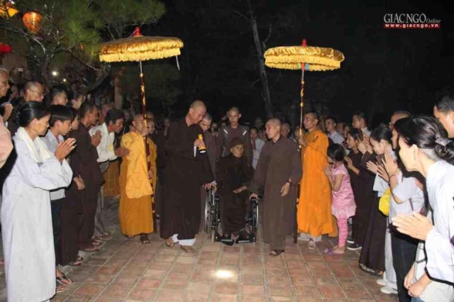 Thiền sư Nhất Hạnh về lưu trú tại tổ đình Từ Hiếu, cố đô Huế