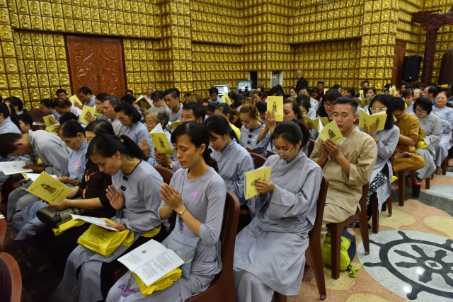 Chùa Giác Ngộ: Trên 600 người dự lễ Quy Y Tam Bảo rằm tháng 7 - 2017