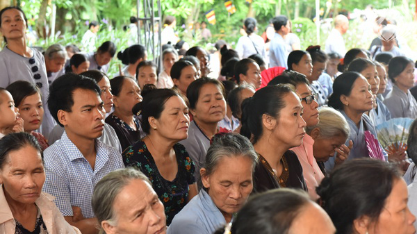 Tổng kết chương trình Lễ Vu Lan và “Trao Tặng Yêu Thương” cho 400 hộ khó khăn và 300 học sinh hiếu học tại Hà Tĩnh (C114)