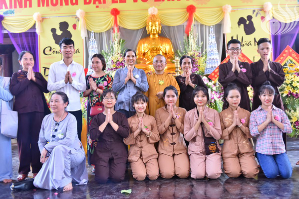 Tổng kết chương trình Lễ Vu Lan và “Trao Tặng Yêu Thương” cho 400 hộ khó khăn và 300 học sinh hiếu học tại Hà Tĩnh (C114)