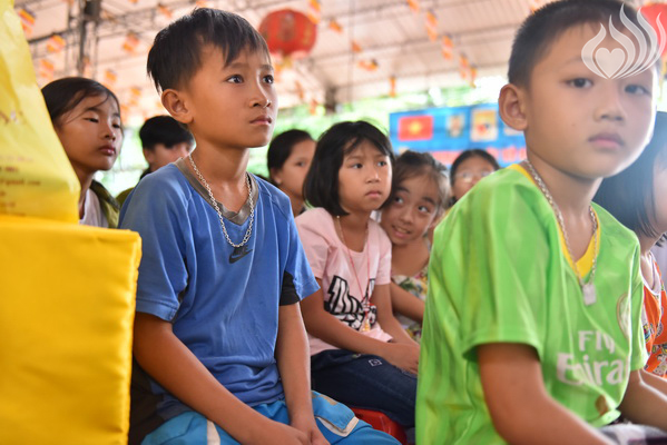 Tổng kết chương trình Lễ Vu Lan và “Trao Tặng Yêu Thương” cho 400 hộ khó khăn và 300 học sinh hiếu học tại Hà Tĩnh (C114)