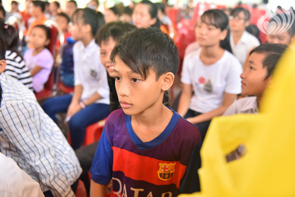 Tổng kết chương trình Lễ Vu Lan và “Trao Tặng Yêu Thương” cho 400 hộ khó khăn và 300 học sinh hiếu học tại Hà Tĩnh (C114)