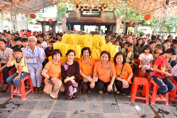 Tổng kết chương trình Lễ Vu Lan và “Trao Tặng Yêu Thương” cho 400 hộ khó khăn và 300 học sinh hiếu học tại Hà Tĩnh (C114)