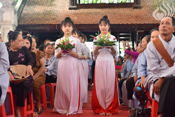Tổng kết chương trình Lễ Vu Lan và “Trao Tặng Yêu Thương” cho 400 hộ khó khăn và 300 học sinh hiếu học tại Hà Tĩnh (C114)