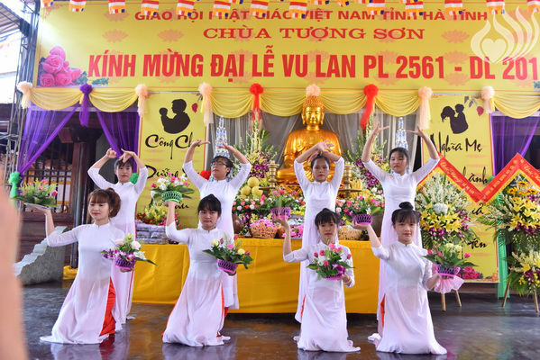 Tổng kết chương trình Lễ Vu Lan và “Trao Tặng Yêu Thương” cho 400 hộ khó khăn và 300 học sinh hiếu học tại Hà Tĩnh (C114)