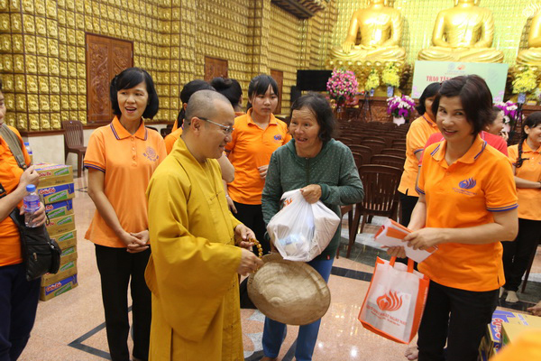 Tổng kết chương trình “Trao Tặng Yêu Thương” cho hộ nghèo Quận 10 (C120)
