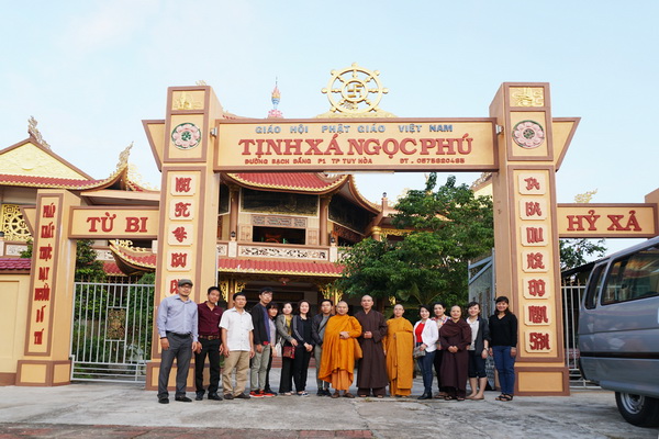 Lớp ĐTTX5 HVPGVN tại TP.HCM cứu trợ Phú Yên sau cơn bão (Damrey) số 12