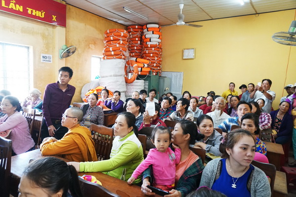 Lớp ĐTTX5 HVPGVN tại TP.HCM cứu trợ Phú Yên sau cơn bão (Damrey) số 12