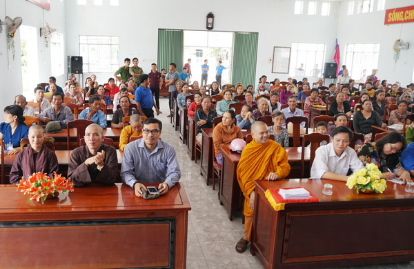 Lớp ĐTTX5 HVPGVN tại TP.HCM cứu trợ Phú Yên sau cơn bão (Damrey) số 12
