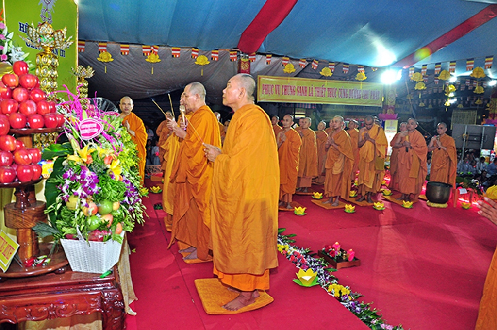 Đêm thắp nến cầu nguyện mùa Vu Lan báo hiếu