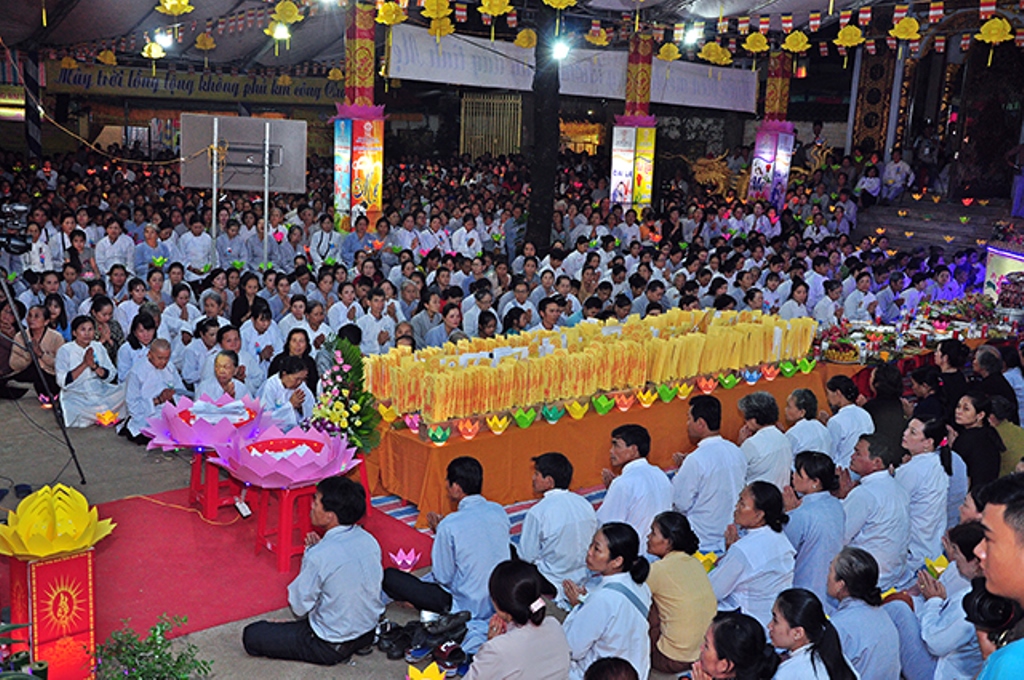 Đêm thắp nến cầu nguyện mùa Vu Lan báo hiếu