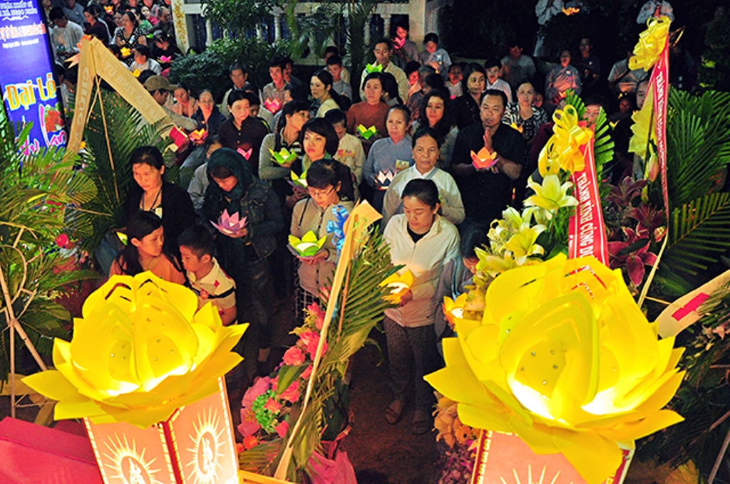 Đêm thắp nến cầu nguyện mùa Vu Lan báo hiếu
