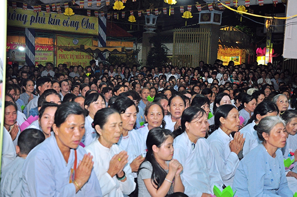 Đêm thắp nến cầu nguyện mùa Vu Lan báo hiếu