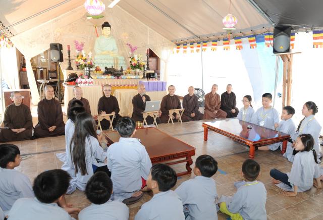 Khóa Tu Phật Pháp Trẻ Em Mùa Hè 2017 tại Tu Viện Huyền Không, San Jose