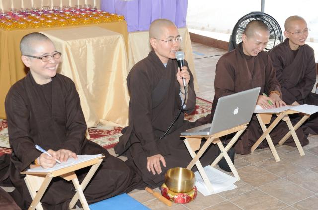 Khóa Tu Phật Pháp Trẻ Em Mùa Hè 2017 tại Tu Viện Huyền Không, San Jose
