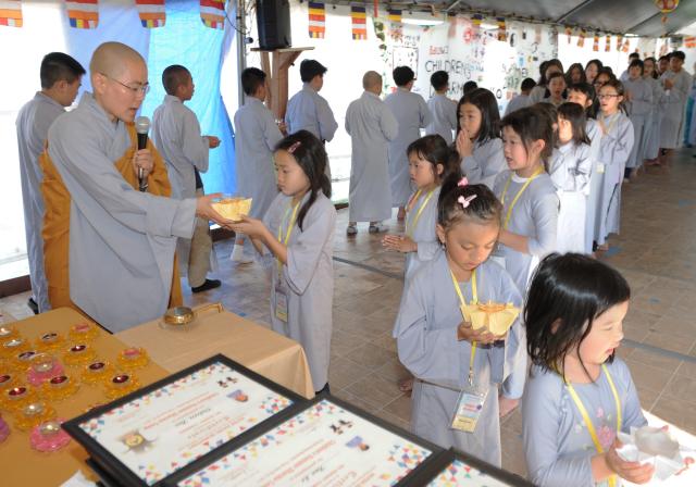 Khóa Tu Phật Pháp Trẻ Em Mùa Hè 2017 tại Tu Viện Huyền Không, San Jose