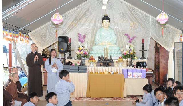Khóa Tu Phật Pháp Trẻ Em Mùa Hè 2017 tại Tu Viện Huyền Không, San Jose