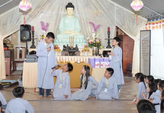 Khóa Tu Phật Pháp Trẻ Em Mùa Hè 2017 tại Tu Viện Huyền Không, San Jose