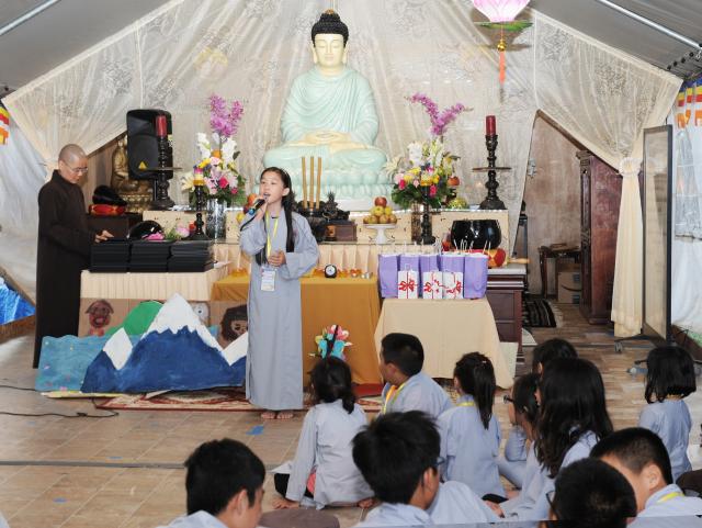 Khóa Tu Phật Pháp Trẻ Em Mùa Hè 2017 tại Tu Viện Huyền Không, San Jose