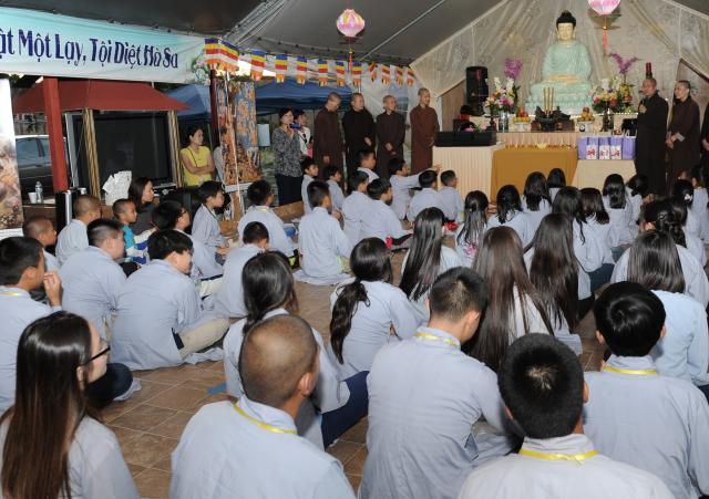 Khóa Tu Phật Pháp Trẻ Em Mùa Hè 2017 tại Tu Viện Huyền Không, San Jose