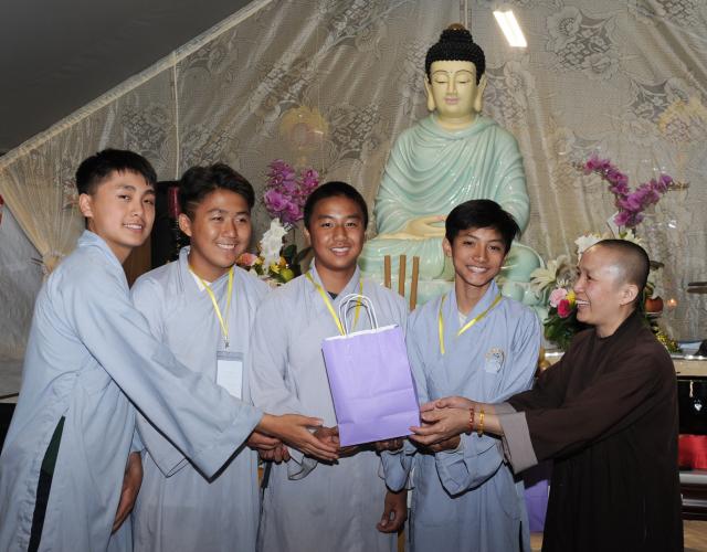 Khóa Tu Phật Pháp Trẻ Em Mùa Hè 2017 tại Tu Viện Huyền Không, San Jose