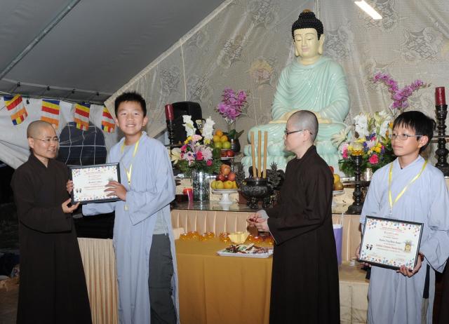 Khóa Tu Phật Pháp Trẻ Em Mùa Hè 2017 tại Tu Viện Huyền Không, San Jose