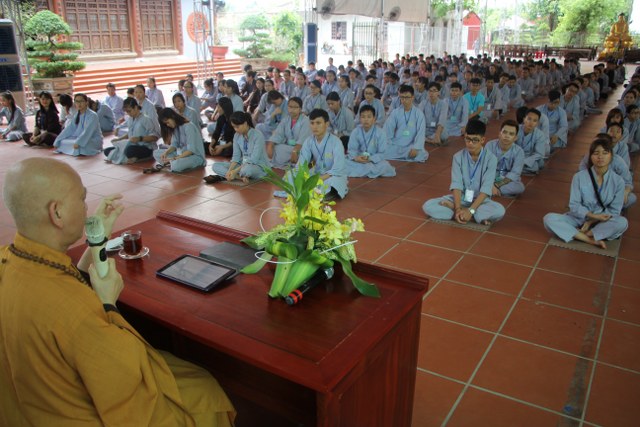 Thái Bình: Gần 400 bạn trẻ về chùa Từ Xuyên tu một ngày