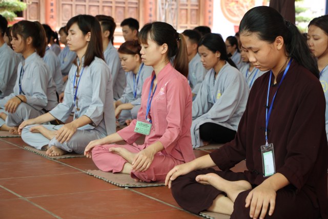 Thái Bình: Gần 400 bạn trẻ về chùa Từ Xuyên tu một ngày